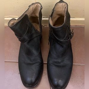 Frye booties black size 8/7.5 fit small